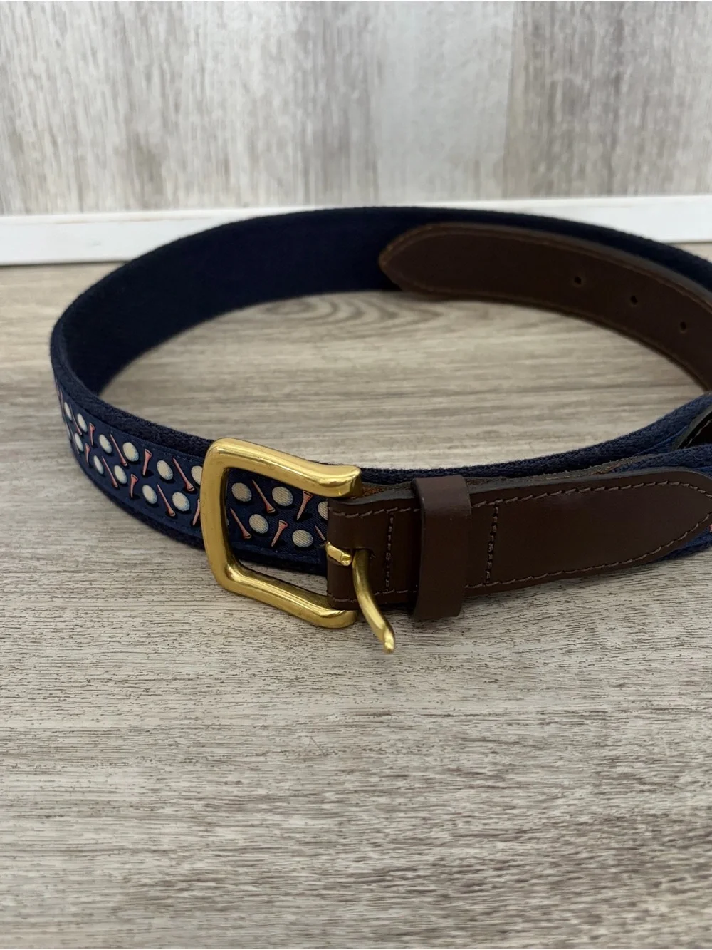 Vineyard Vines Men’s Belt Size 34 Navy Golf Theme Leather Brass Buckle EUC